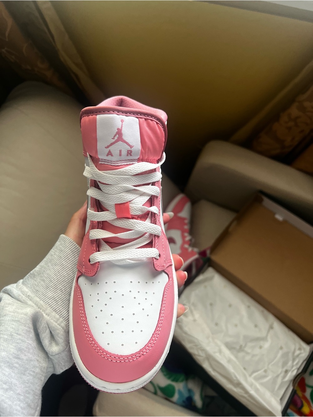 Air Jordan 1 Mid Coral Chalk/ Desert Berry-White - Picture 9 of 10